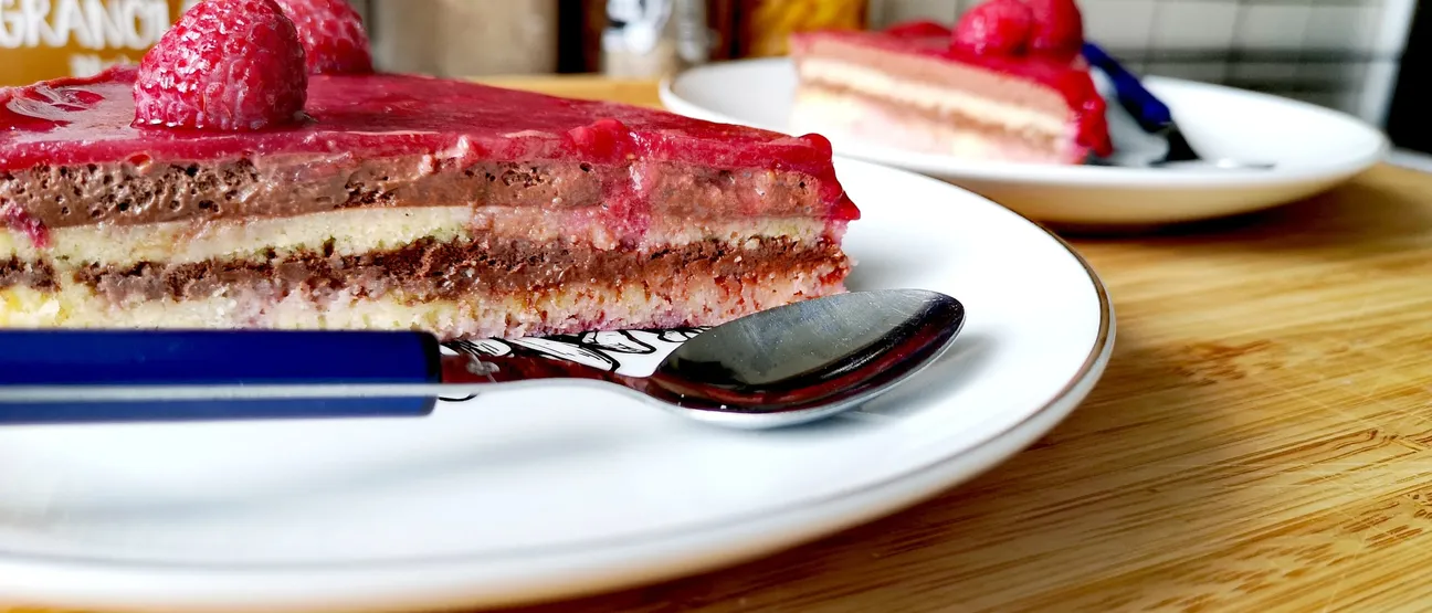 Gâteau framboise chocolat et nappage miroir