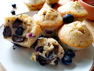 Muffins sans gluten au chocolat noir et myrtilles