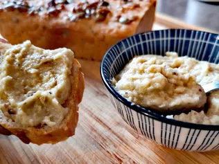 Caviar d'aubergine sur pain sans gluten