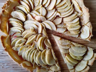 Tarte aux pommes main