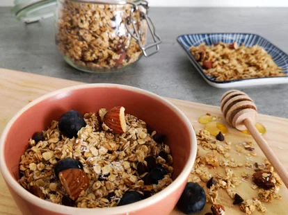 Granola sans gluten amandes, noix, chocolat et noix de coco