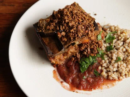 Musakka aux épices kefta, pilaf de sarrasin,  granola salé aux épices et piment d'Espelette.jpg