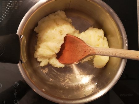 Choux dans la casserole, transpiration du beurre